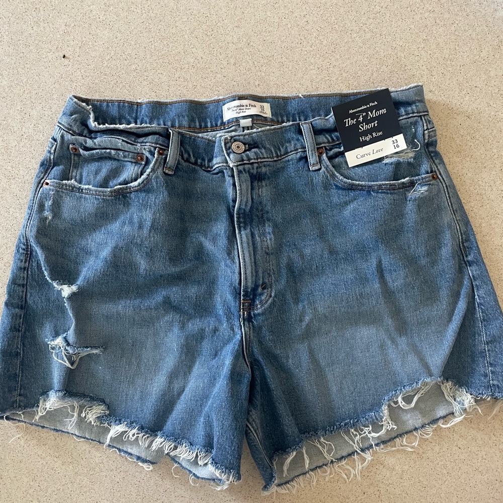 Abercrombie Curve Love 4” Mom Short Size 33(16)